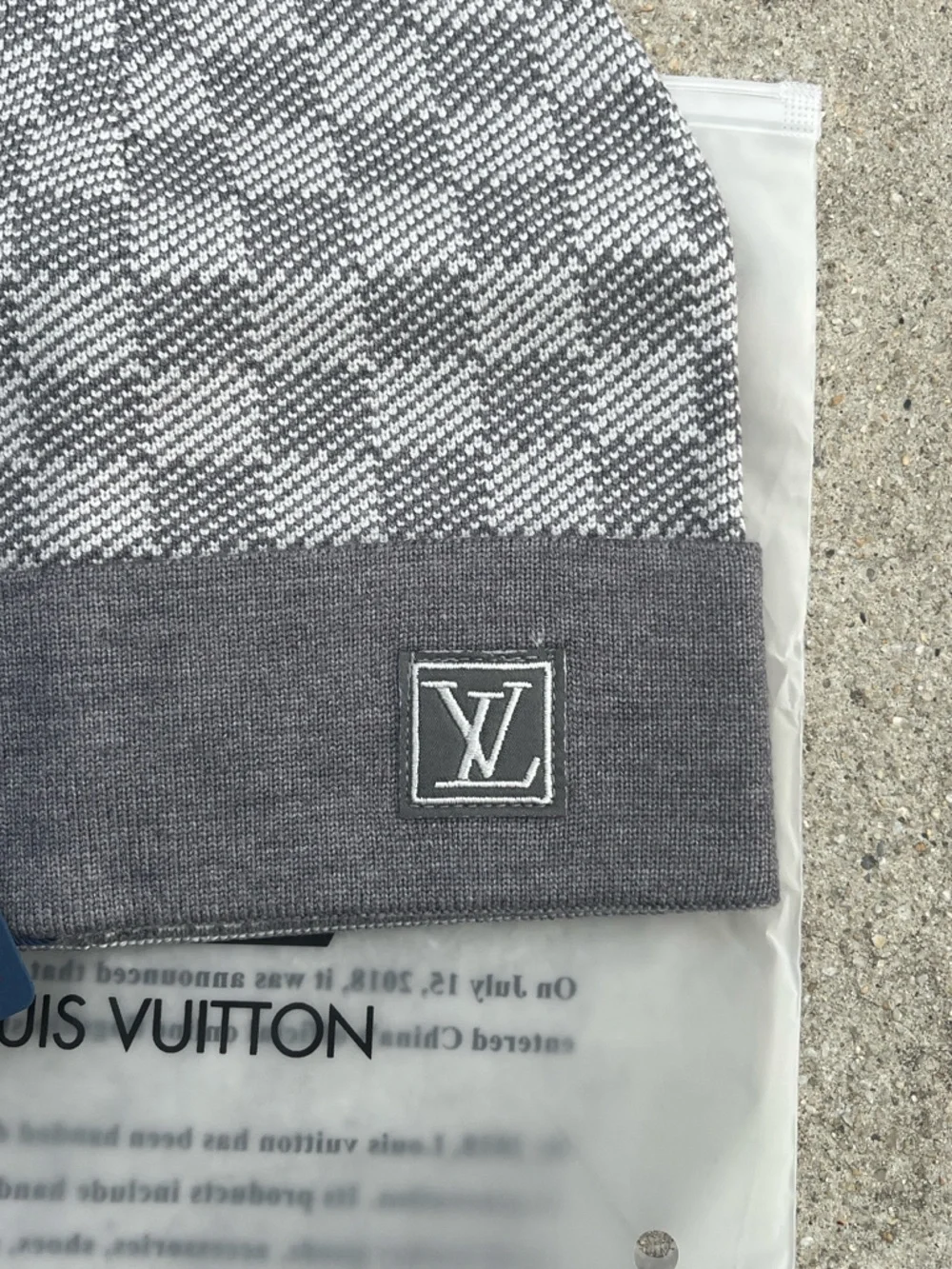 Louis Vuitton Grey and White Damier Azur Half-Moon Pouch - Picture 4 of 5